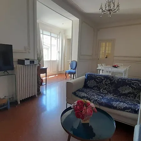 Lägenhet Charme Arenes Nîmes