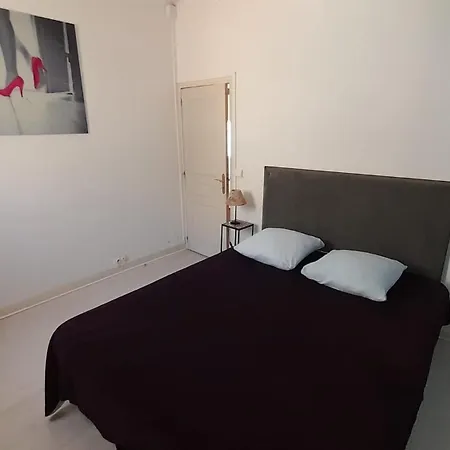 Charme Arenes Apartamento *