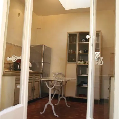 Charme Arenes Daire Nîmes