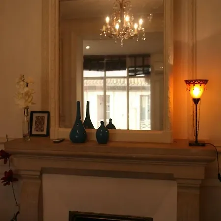 Charme Arenes Appartement *