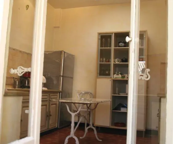 Charme Arenes Apartment Nimes