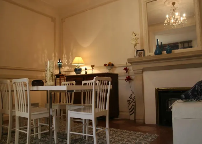 Charme Arenes Apartment