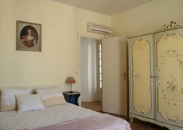 Charme Arenes Apartment Nimes